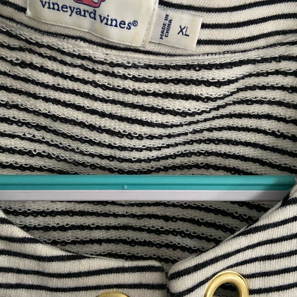 Vineyard Vines Sweater - Picture 3 of 6